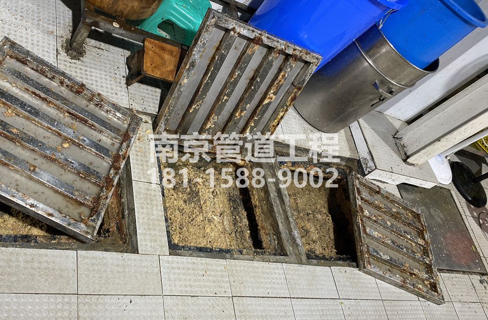 278桥林城管中队食堂隔油池清理